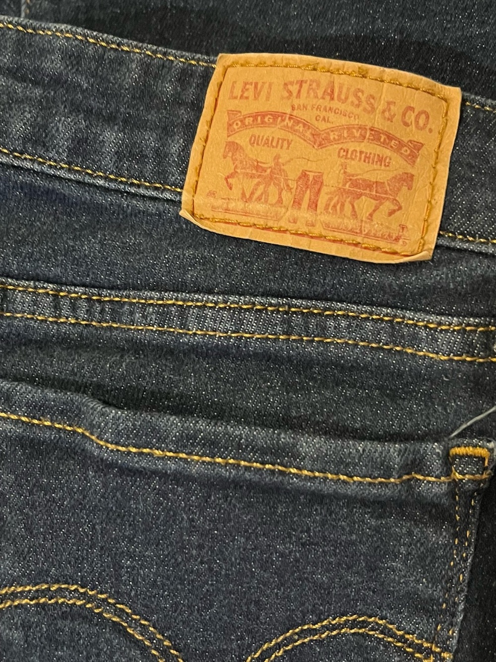 Levi's Women's Skinny Jeans Dark Blue Denim Size: W27 L30